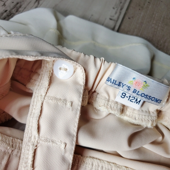 Bailey's Blossoms Oatmeal Cream Off-White Ruffle Bubble Baby Romper Size 9-12m - Picture 4 of 12